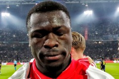 曼联德比惨败：阿莫林引争议，保级危机下名宿担忧