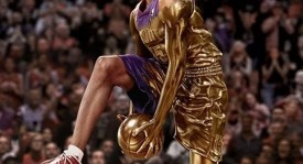 比赛末段雄鹿对马刺内线球员体能下滑及战术调整分析